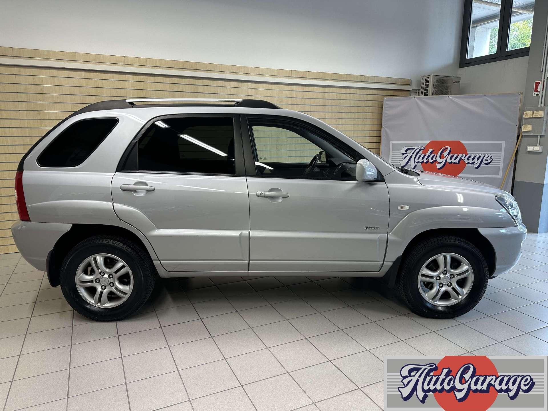 https://autogaragecremona.it/wp-content/uploads/2025/09/kia-sportage-sportage-ii-2005-2-0-16v-active-class-4x4-132288-3.jpg