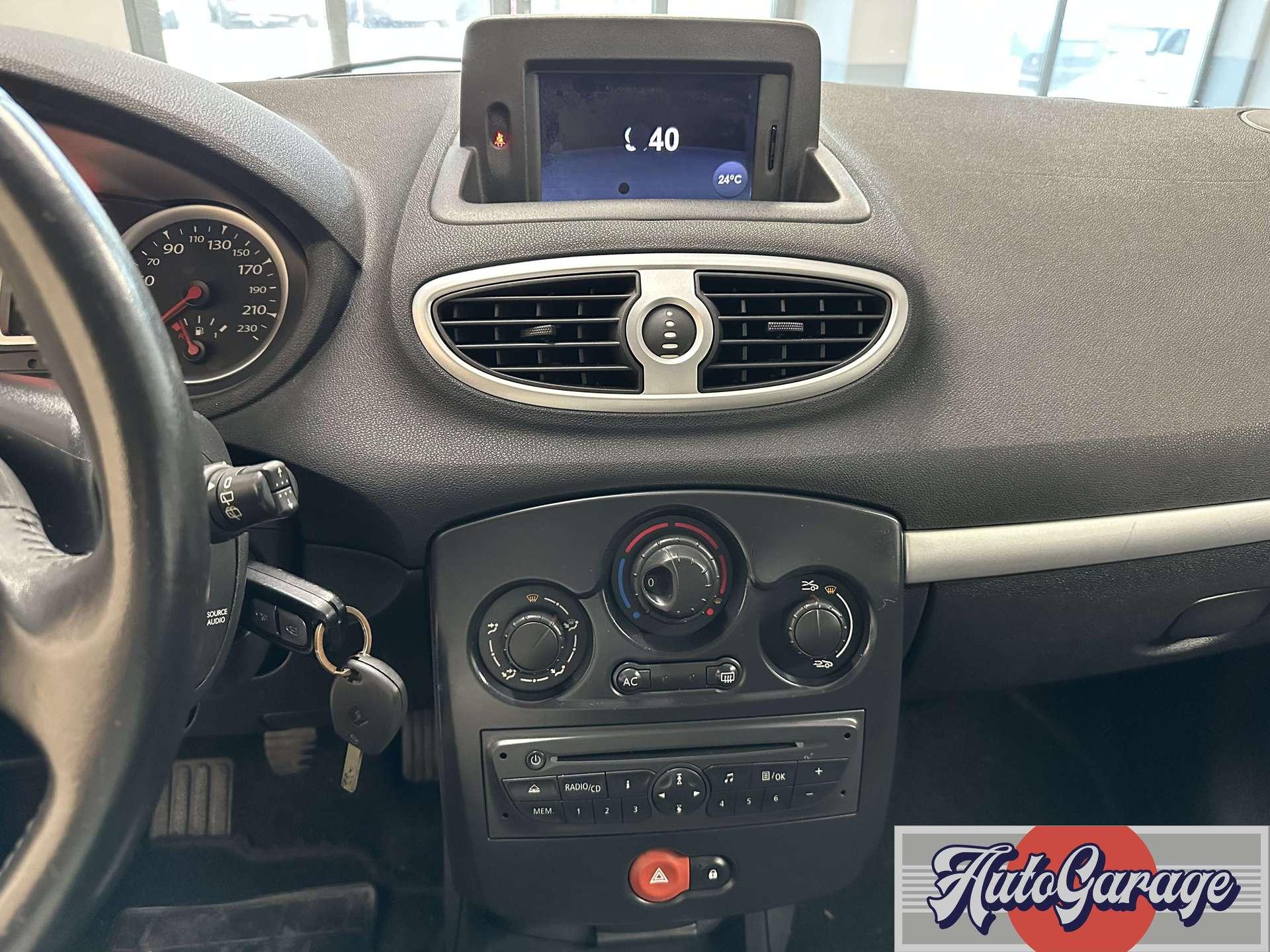 https://autogaragecremona.it/wp-content/uploads/2025/09/renault-clio-clio-sportour-1-2-tce-dynamique-unico-prop-132275-10.jpg