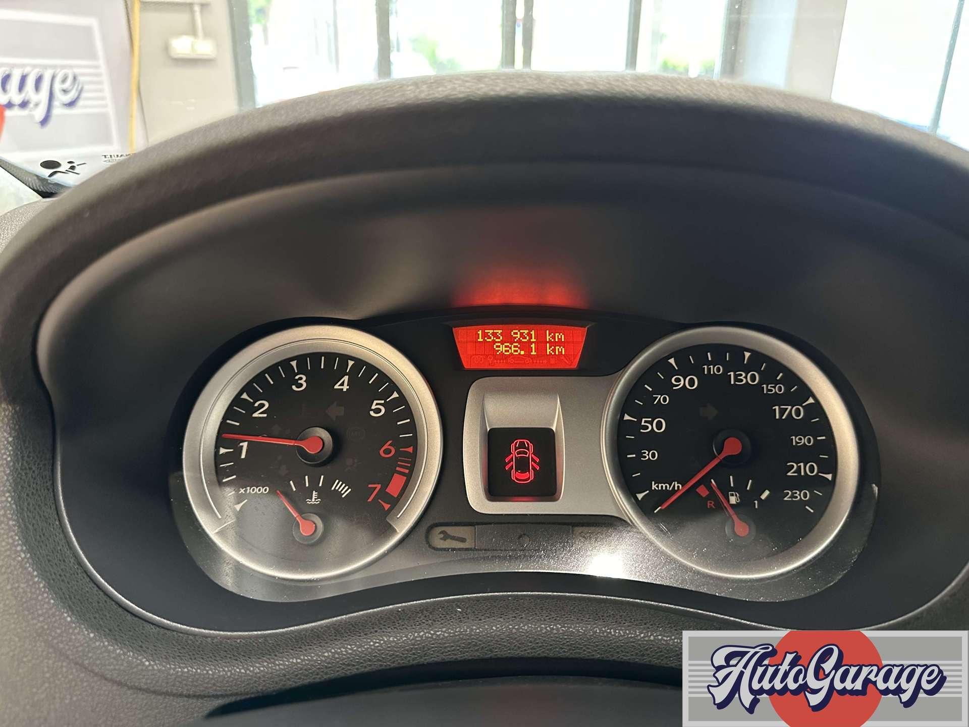 https://autogaragecremona.it/wp-content/uploads/2025/09/renault-clio-clio-sportour-1-2-tce-dynamique-unico-prop-132275-9.jpg
